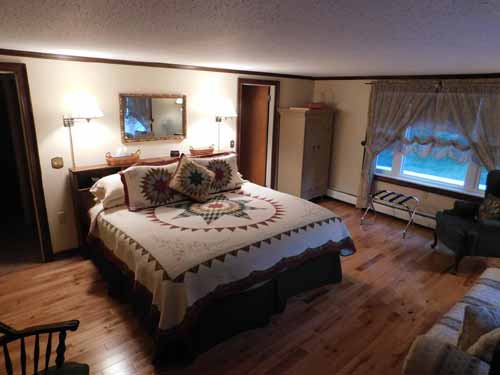 Old Wellsboro Inn bedroom.